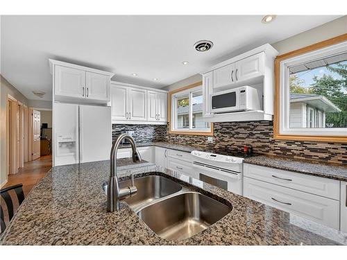 120 Kinross Street, Caledonia, ON - Indoor Photo Showing Kitchen With Double Sink