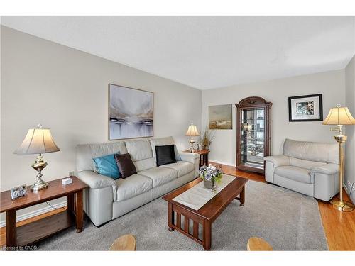 120 Kinross Street, Caledonia, ON - Indoor Photo Showing Living Room
