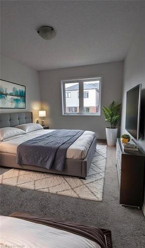 19 Cromarty Avenue, Caledonia, ON - Indoor Photo Showing Bedroom