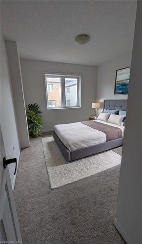 19 Cromarty Avenue, Caledonia, ON - Indoor Photo Showing Bedroom