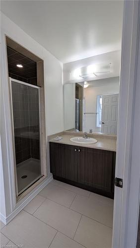 19 Cromarty Avenue, Caledonia, ON - Indoor Photo Showing Bathroom