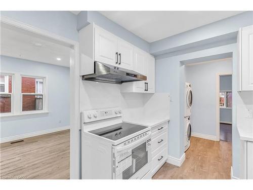 392 Victoria Street S, Kitchener, ON - Indoor Photo Showing Kitchen