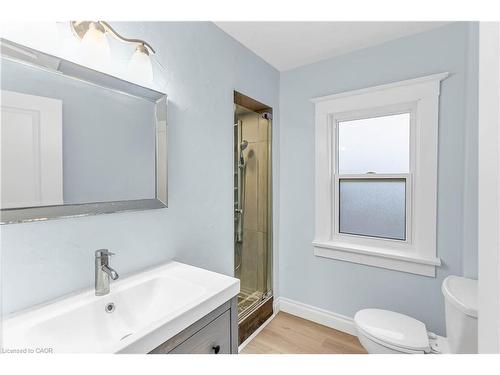 392 Victoria Street S, Kitchener, ON - Indoor Photo Showing Bathroom