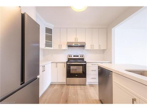 288-100 Brownleigh Avenue, Welland, ON - Indoor Photo Showing Kitchen