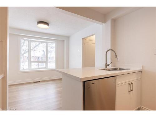 288-100 Brownleigh Avenue, Welland, ON - Indoor Photo Showing Kitchen With Double Sink