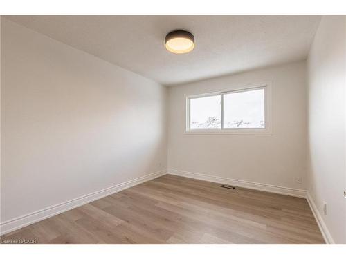 288-100 Brownleigh Avenue, Welland, ON - Indoor Photo Showing Other Room