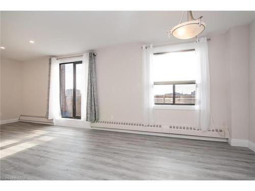 604-1100 Courtland Avenue E, Kitchener, ON - Indoor Photo Showing Other Room