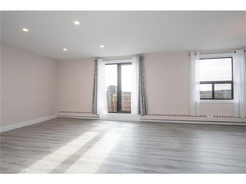 604-1100 Courtland Avenue E, Kitchener, ON - Indoor Photo Showing Other Room