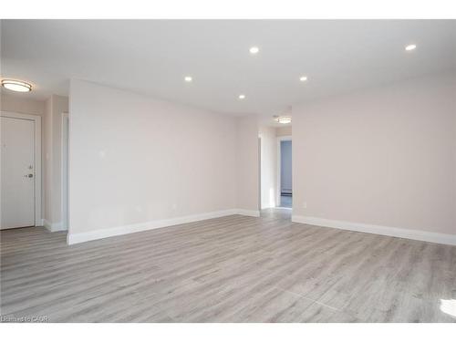 604-1100 Courtland Avenue E, Kitchener, ON - Indoor Photo Showing Other Room