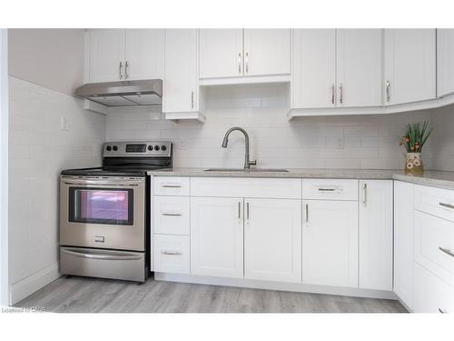 604-1100 Courtland Avenue E, Kitchener, ON - Indoor Photo Showing Kitchen