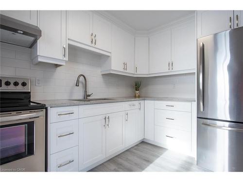604-1100 Courtland Avenue E, Kitchener, ON - Indoor Photo Showing Kitchen With Stainless Steel Kitchen