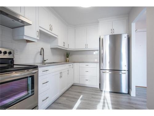 604-1100 Courtland Avenue E, Kitchener, ON - Indoor Photo Showing Kitchen With Stainless Steel Kitchen