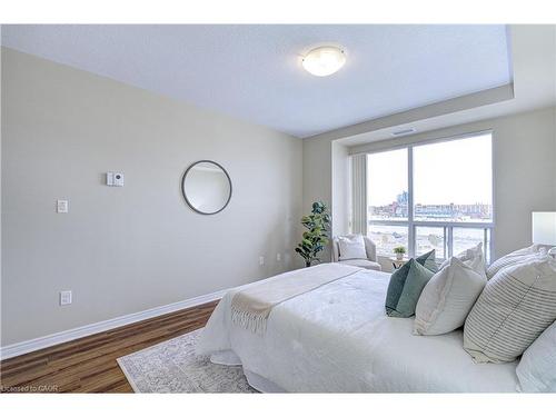 608-539 Belmont Avenue W, Kitchener, ON - Indoor Photo Showing Bedroom