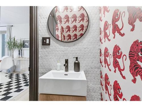 48 Liberty Street, Hamilton, ON - Indoor Photo Showing Bathroom