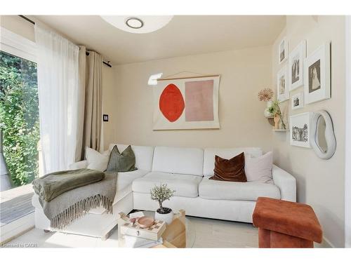 48 Liberty Street, Hamilton, ON - Indoor Photo Showing Living Room