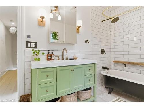 48 Liberty Street, Hamilton, ON - Indoor Photo Showing Bathroom