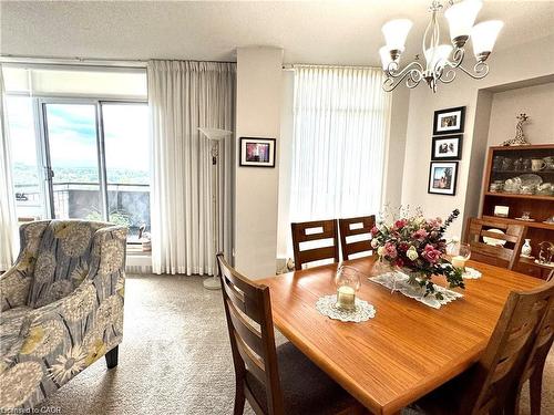 1708-5250 Lakeshore Road, Burlington, ON - Indoor Photo Showing Dining Room