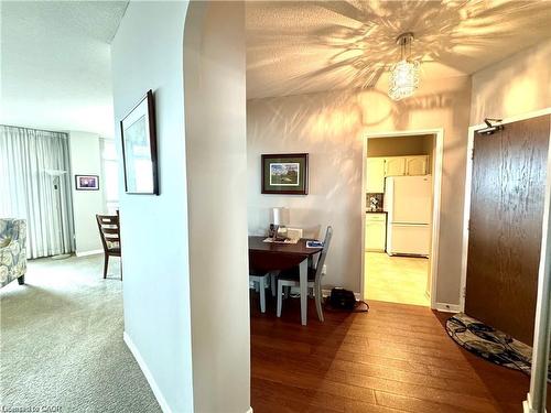 1708-5250 Lakeshore Road, Burlington, ON - Indoor Photo Showing Other Room