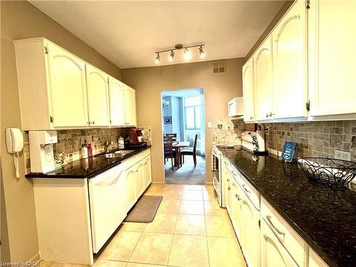 1708-5250 Lakeshore Road, Burlington, ON - Indoor Photo Showing Kitchen