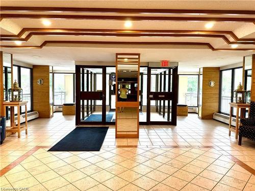 1708-5250 Lakeshore Road, Burlington, ON - Indoor Photo Showing Other Room