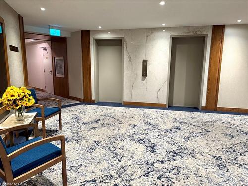 1708-5250 Lakeshore Road, Burlington, ON - Indoor Photo Showing Other Room