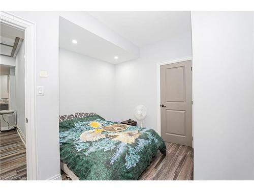 23 Hillcrest Avenue, Peel, ON - Indoor Photo Showing Bedroom