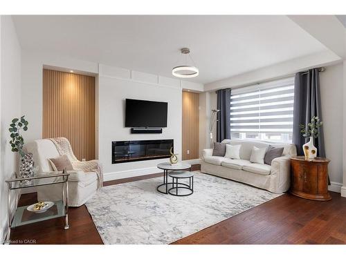 4037 Stadelbauer Drive, Beamsville, ON - Indoor Photo Showing Living Room