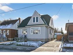 518 Britannia Avenue  Hamilton, ON L8H 1Z8