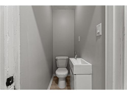 88 Gage Avenue S, Hamilton, ON - Indoor Photo Showing Bathroom