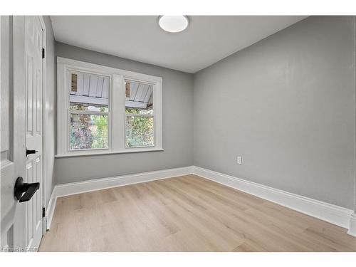 88 Gage Avenue S, Hamilton, ON - Indoor Photo Showing Other Room
