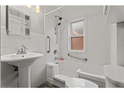 88 Gage Avenue S, Hamilton, ON - Indoor Photo Showing Bathroom
