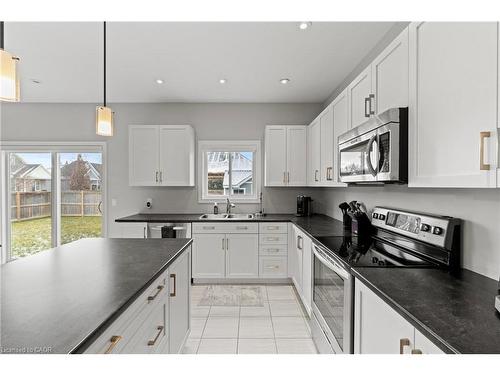 3 Summerhayes Drive, Niagara-On-The-Lake, ON - Indoor Photo Showing Kitchen With Double Sink