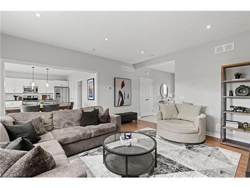 3 Summerhayes Drive, Niagara-On-The-Lake, ON - Indoor Photo Showing Living Room