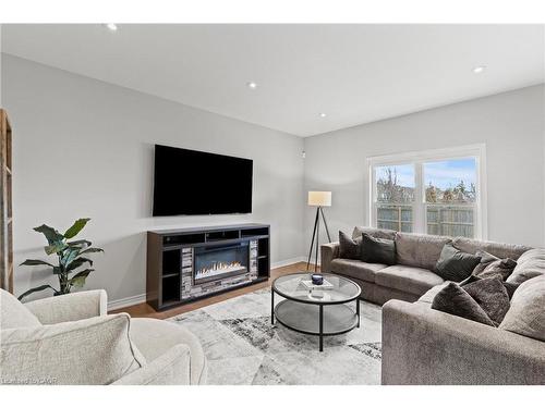 3 Summerhayes Drive, Niagara-On-The-Lake, ON - Indoor Photo Showing Living Room