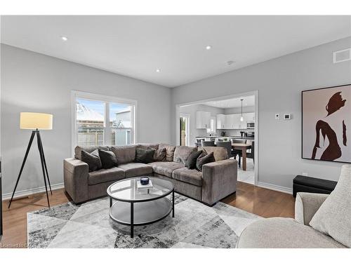 3 Summerhayes Drive, Niagara-On-The-Lake, ON - Indoor Photo Showing Living Room