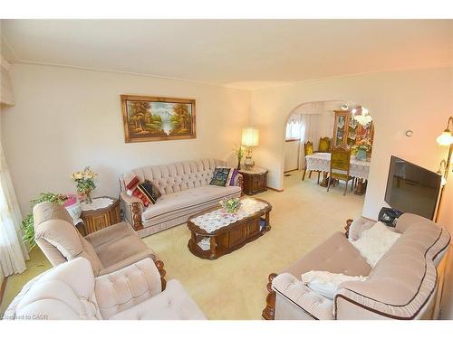 122 Mount Albion Road, Hamilton, ON - Indoor Photo Showing Living Room