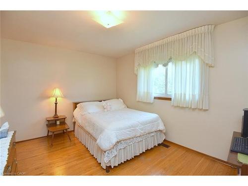 122 Mount Albion Road, Hamilton, ON - Indoor Photo Showing Bedroom