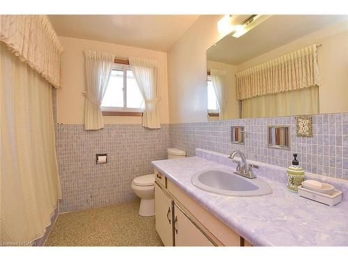 122 Mount Albion Road, Hamilton, ON - Indoor Photo Showing Bathroom