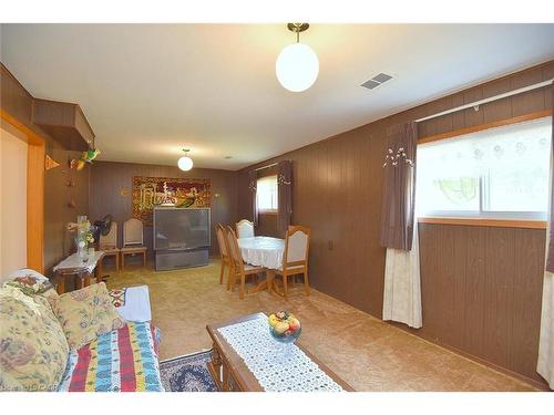 122 Mount Albion Road, Hamilton, ON - Indoor Photo Showing Living Room