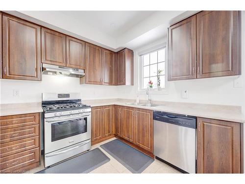 46 Sea Drifter Crescent, Brampton, ON - Indoor Photo Showing Kitchen