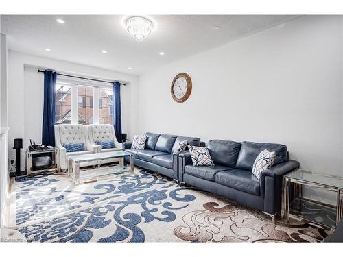 46 Sea Drifter Crescent, Brampton, ON - Indoor Photo Showing Living Room