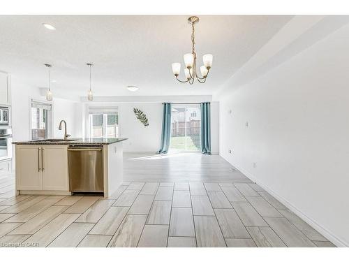 318 Old Huron Road, Kitchener, ON - Indoor Photo Showing Kitchen With Upgraded Kitchen