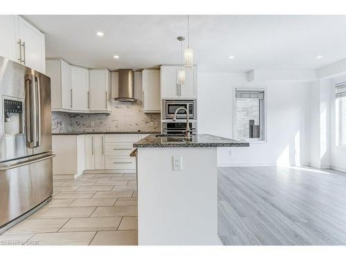 318 Old Huron Road, Kitchener, ON - Indoor Photo Showing Kitchen With Stainless Steel Kitchen With Upgraded Kitchen
