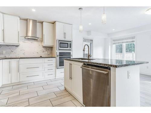 318 Old Huron Road, Kitchener, ON - Indoor Photo Showing Kitchen With Upgraded Kitchen