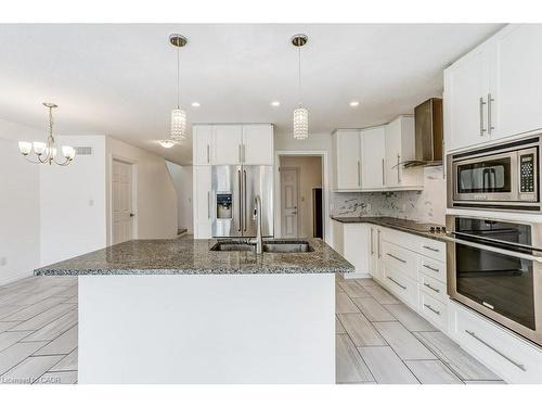 318 Old Huron Road, Kitchener, ON - Indoor Photo Showing Kitchen With Stainless Steel Kitchen With Double Sink With Upgraded Kitchen