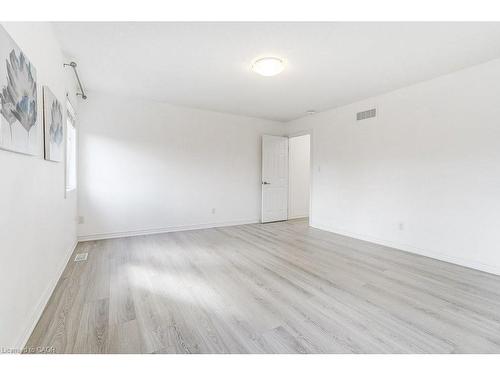 318 Old Huron Road, Kitchener, ON - Indoor Photo Showing Other Room