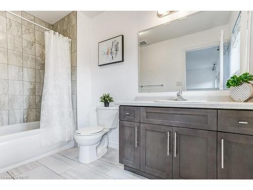 318 Old Huron Road, Kitchener, ON - Indoor Photo Showing Bathroom