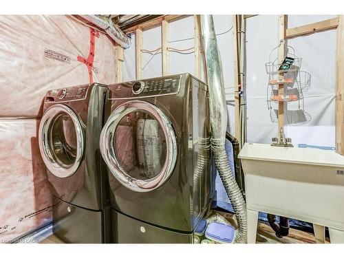 318 Old Huron Road, Kitchener, ON - Indoor Photo Showing Laundry Room