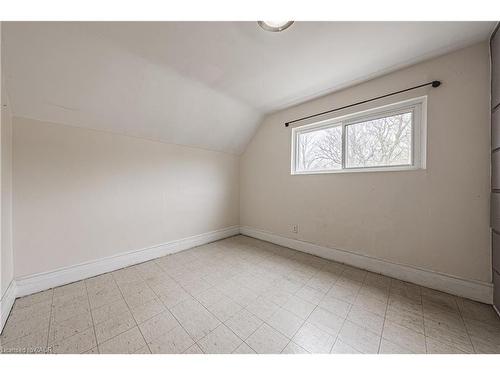 70 Hillview Street, Hamilton, ON - Indoor Photo Showing Other Room