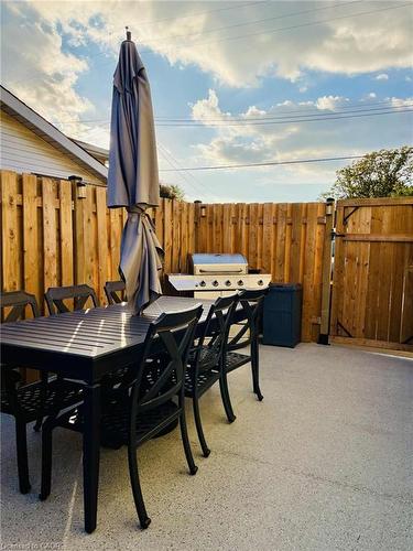 Lower-143 Highridge Avenue, Hamilton, ON - Outdoor